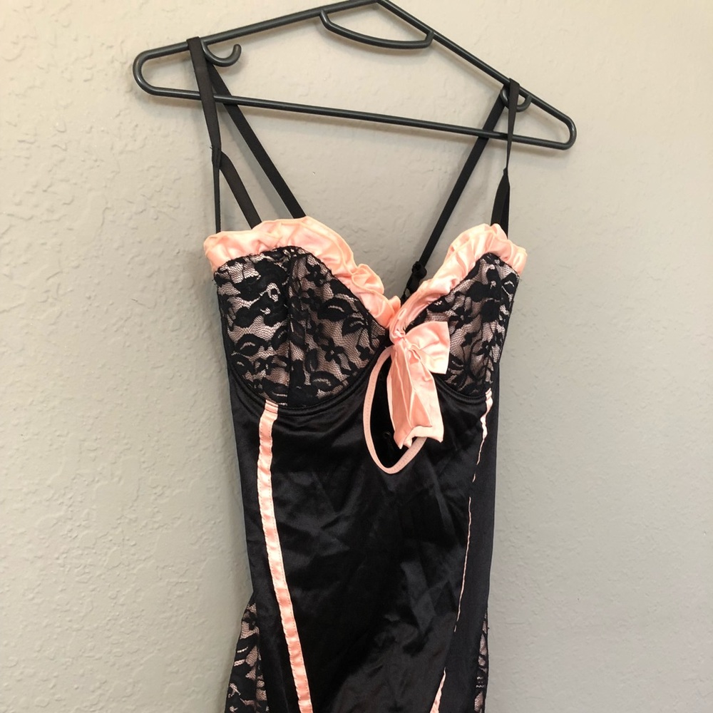 Lingerie - Picture 2 of 6